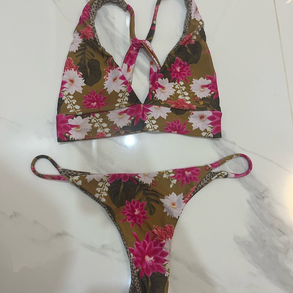 Acacia Lei Day Set